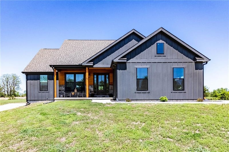 53 150th Rd, Warrensburg, MO 64093