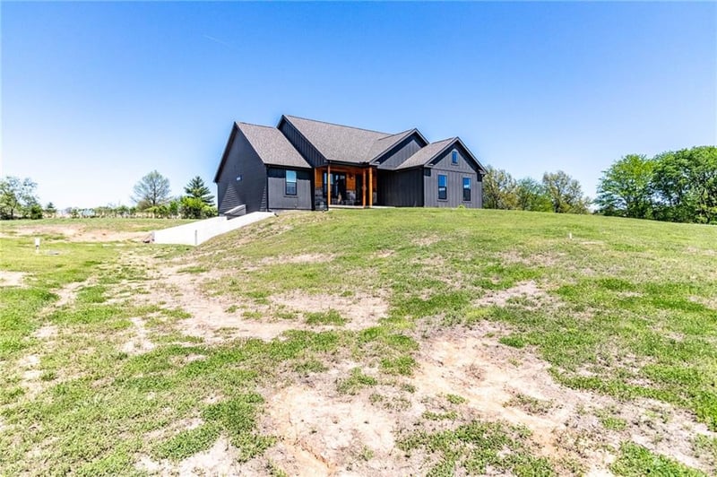 53 150th Rd, Warrensburg, MO 64093