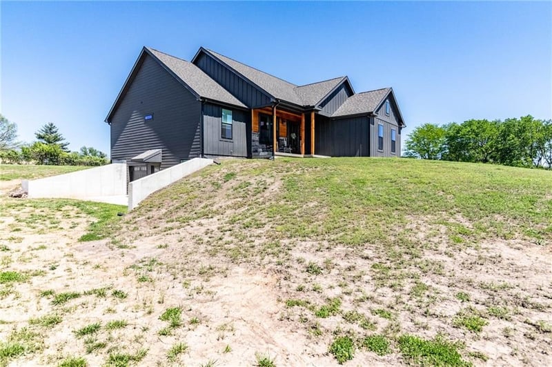 53 150th Rd, Warrensburg, MO 64093