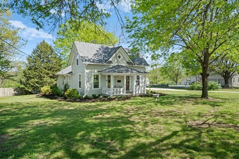 9101 Holmes Rd, Kansas City, MO 64131