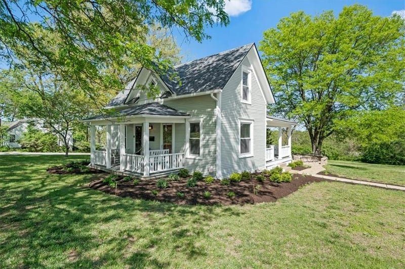 9101 Holmes Rd, Kansas City, MO 64131