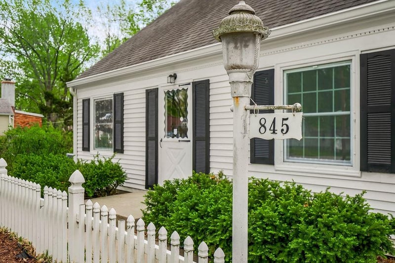 845 77th St, Kansas City, MO 64131