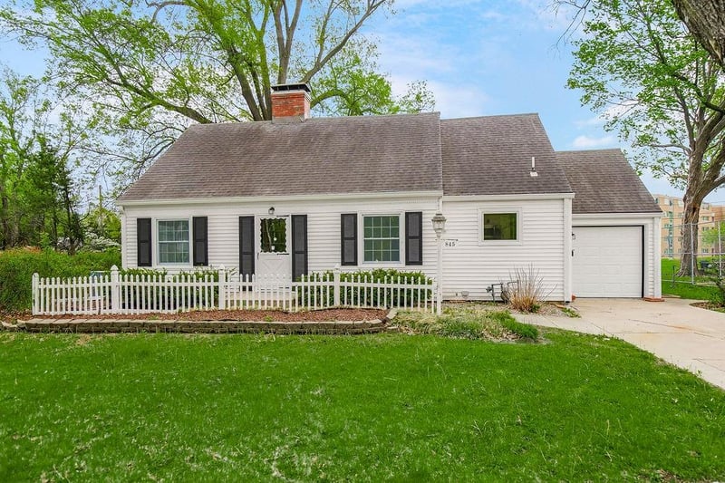 845 77th St, Kansas City, MO 64131