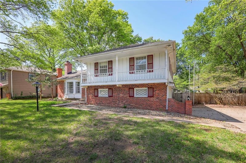 406 109th St, Kansas City, MO 64114