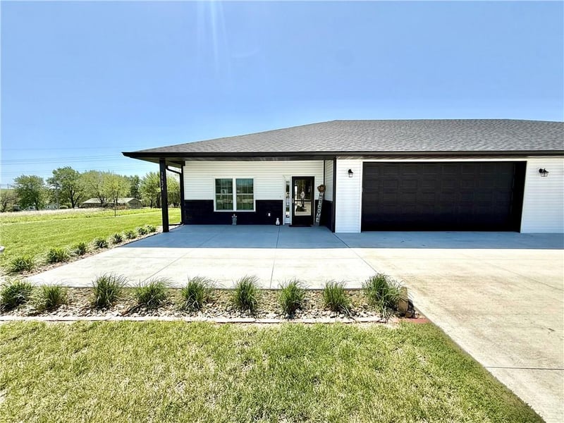 30624 Porter Dr, Maryville, MO 64468