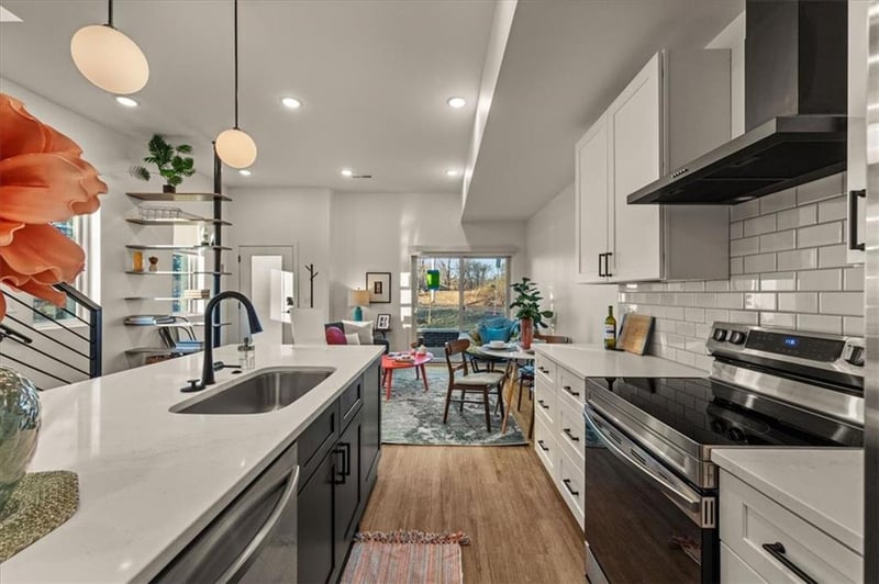 1225 29th St, Kansas City, MO 64109