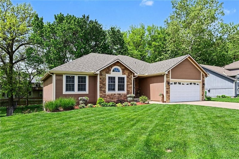 1550 S 104th Ter, Edwardsville, KS 66111