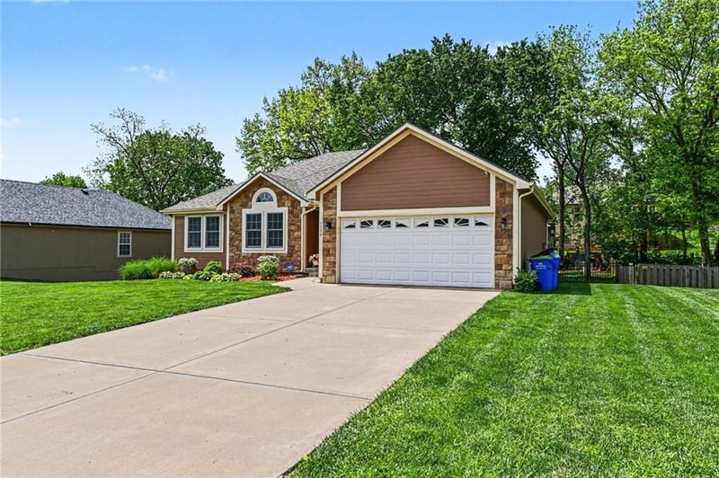 1550 S 104th Ter, Edwardsville, KS 66111