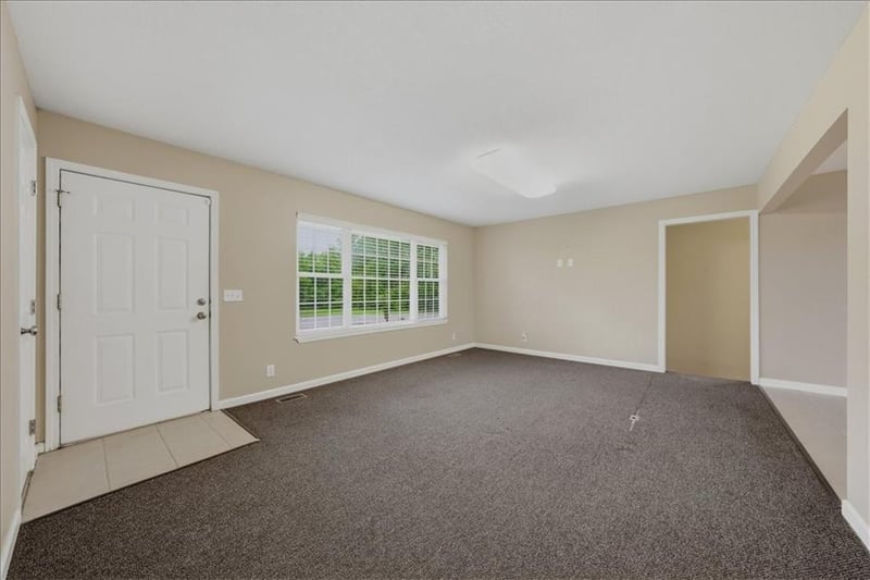 2450 Lowenstein Dr, Lee's Summit, MO 64081