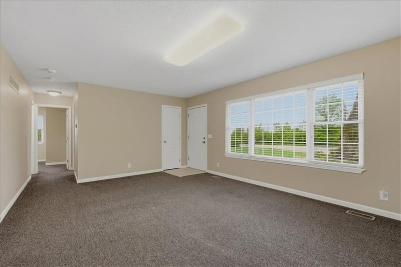 2450 Lowenstein Dr, Lee's Summit, MO 64081