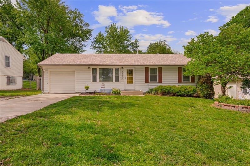 7234 Ridge Ave, Kansas City, KS 66111