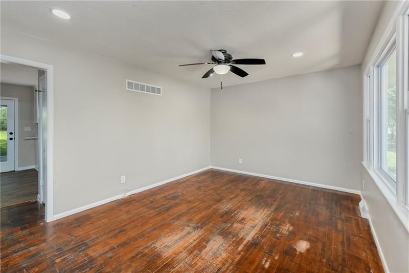 8746 Troost Ave, Kansas City, MO 64155