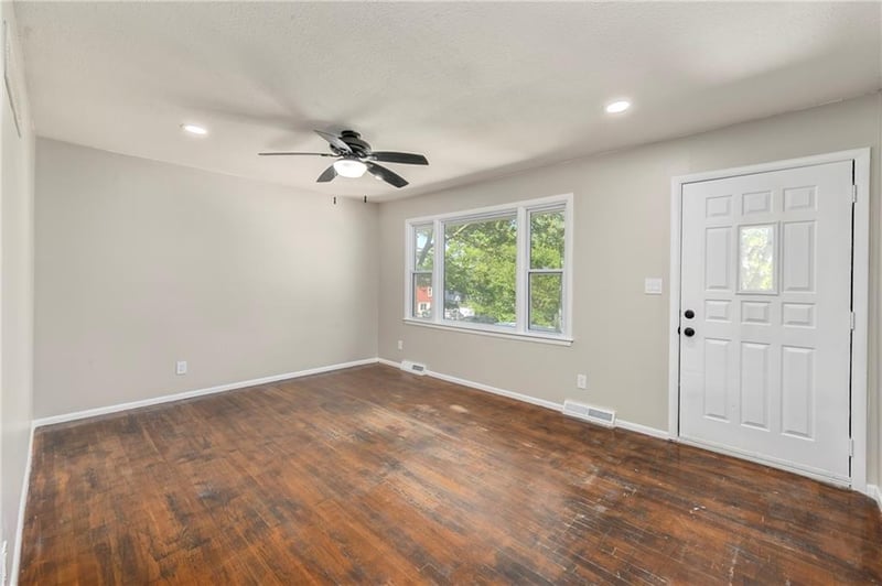 8746 Troost Ave, Kansas City, MO 64155