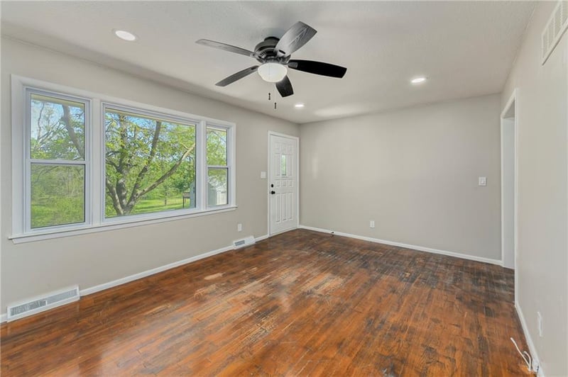 8746 Troost Ave, Kansas City, MO 64155