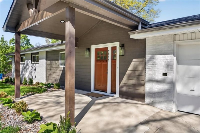7810 NW Bluegrass Dr, Parkville, MO 64152