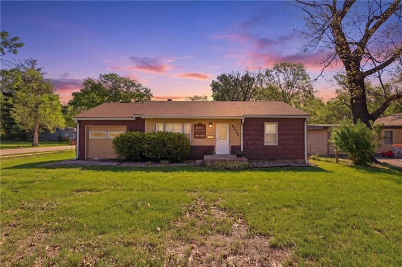 9529 Pflumm Rd, Lenexa, KS 66215