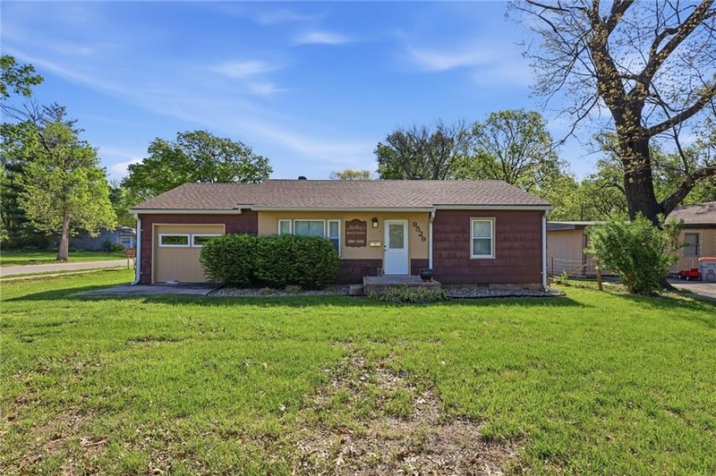 9529 Pflumm Rd, Lenexa, KS 66215