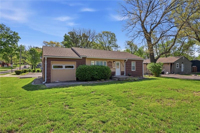 9529 Pflumm Rd, Lenexa, KS 66215