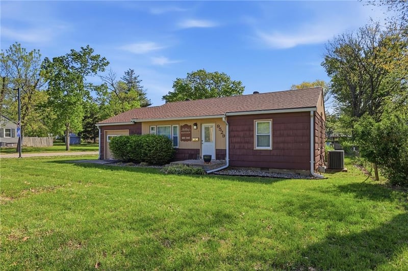 9529 Pflumm Rd, Lenexa, KS 66215