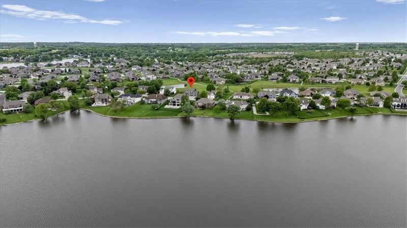 4532 Gull Point Dr, Lee's Summit, MO 64082