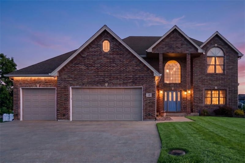 4213 NE Kennesaw Rg, Lee's Summit, MO 64064