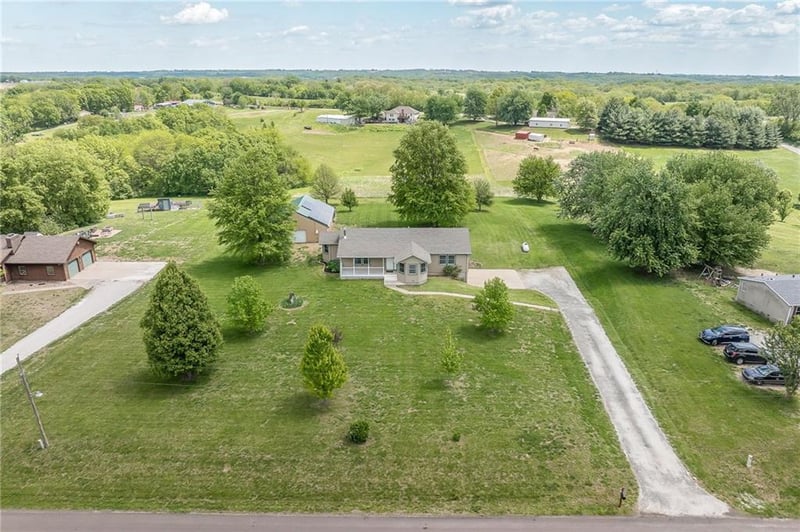 3111 Lane Rd, St Joseph, MO 64504