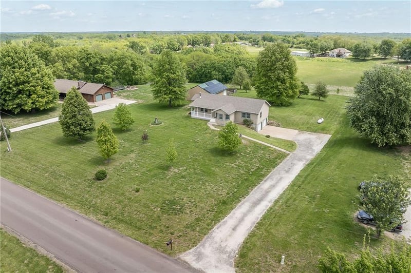 3111 Lane Rd, St Joseph, MO 64504