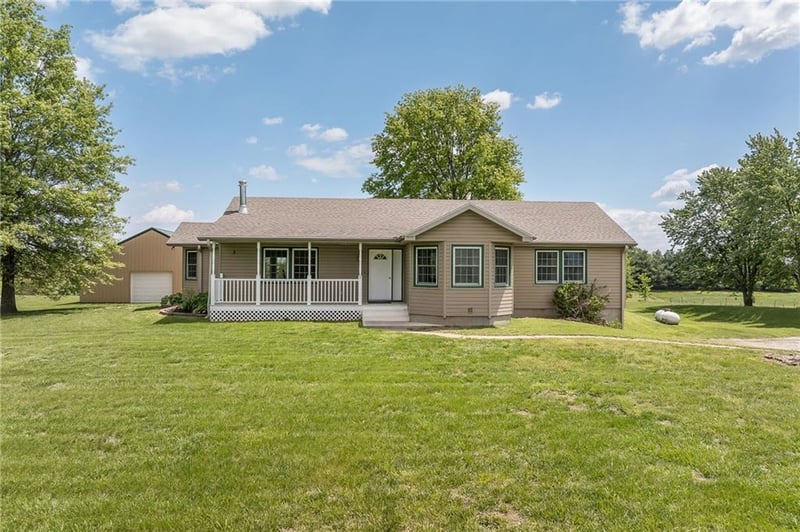 3111 Lane Rd, St Joseph, MO 64504