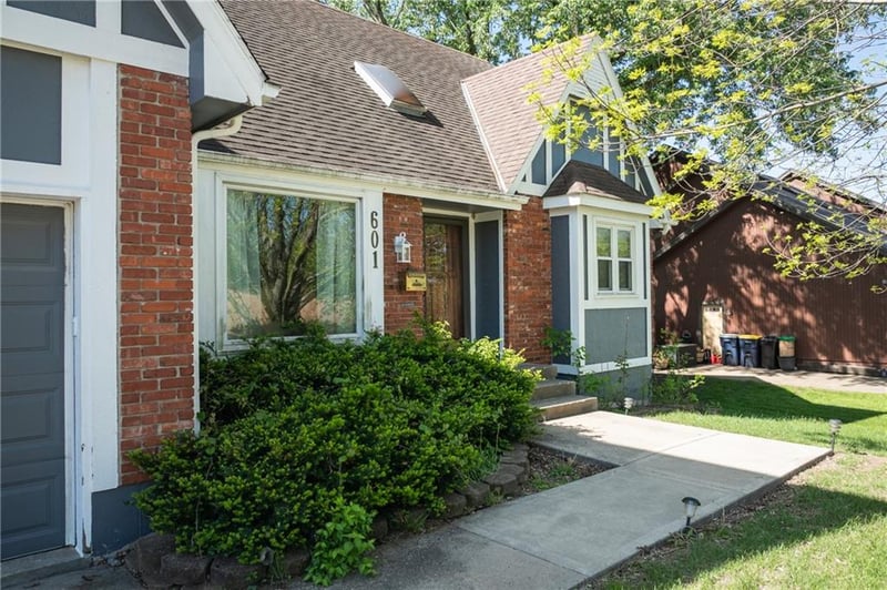601 107th Ter, Kansas City, MO 64114