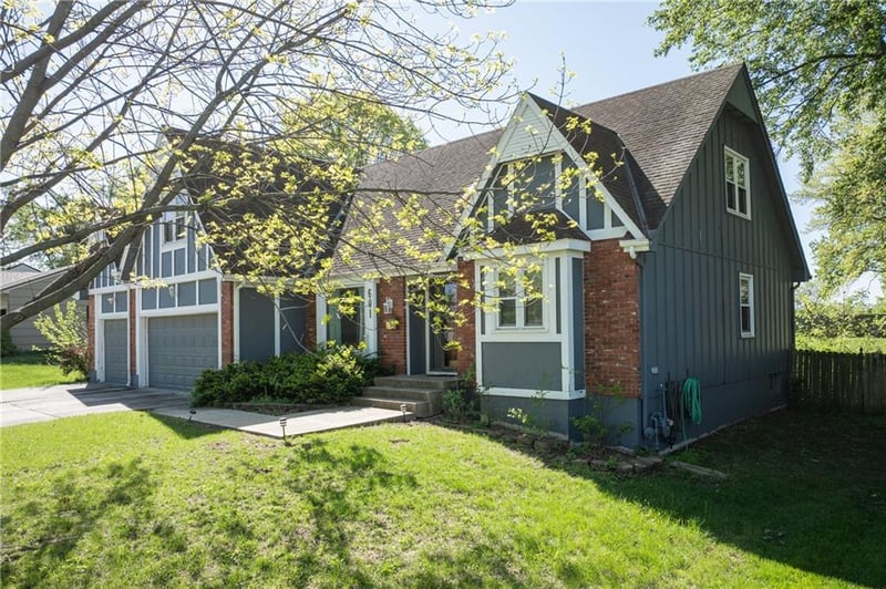 601 107th Ter, Kansas City, MO 64114