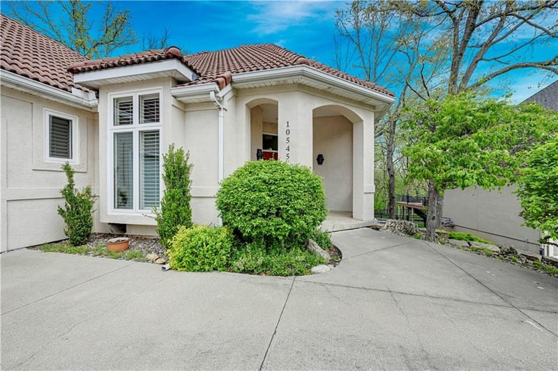 10545 Walmer St, Overland Park, KS 66212