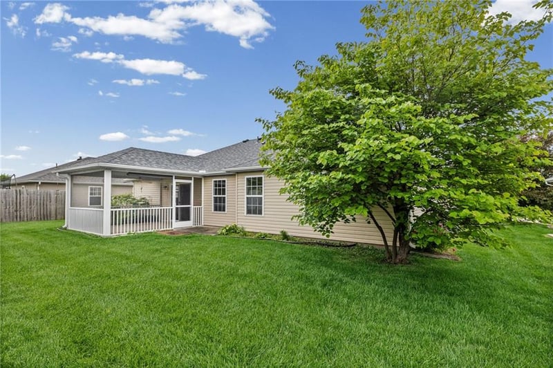 1016 Bristol Dr, Raymore, MO 64083