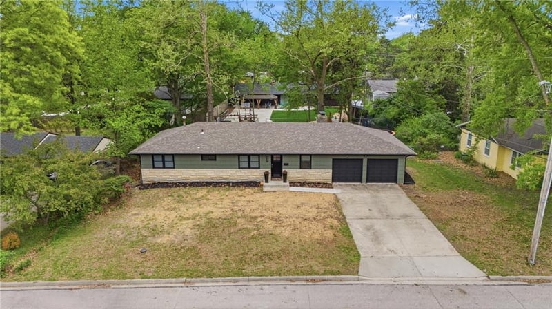 927 20th Ter, Lawrence, KS 66046