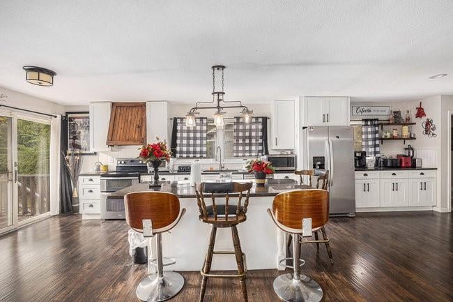 901 109th Ter, Kansas City, MO 64131