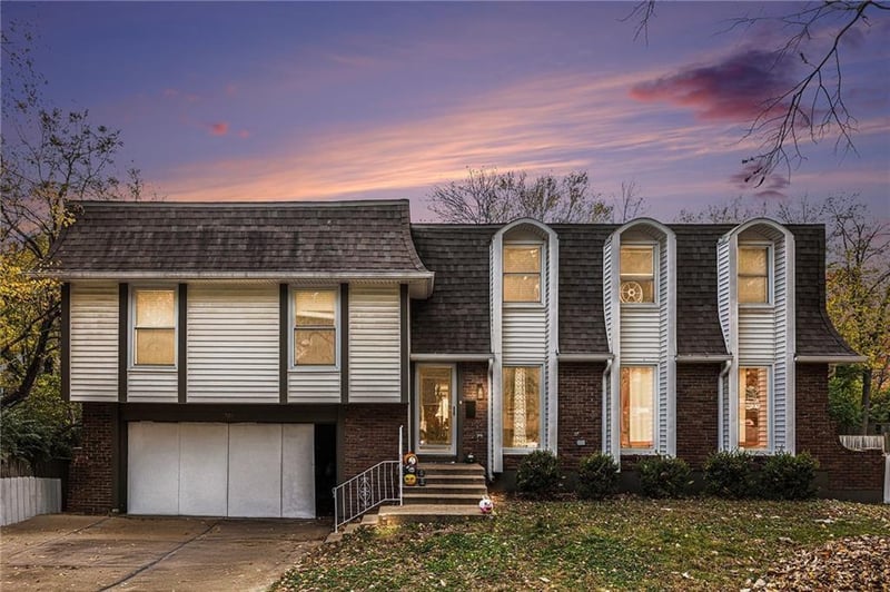 901 109th Ter, Kansas City, MO 64131