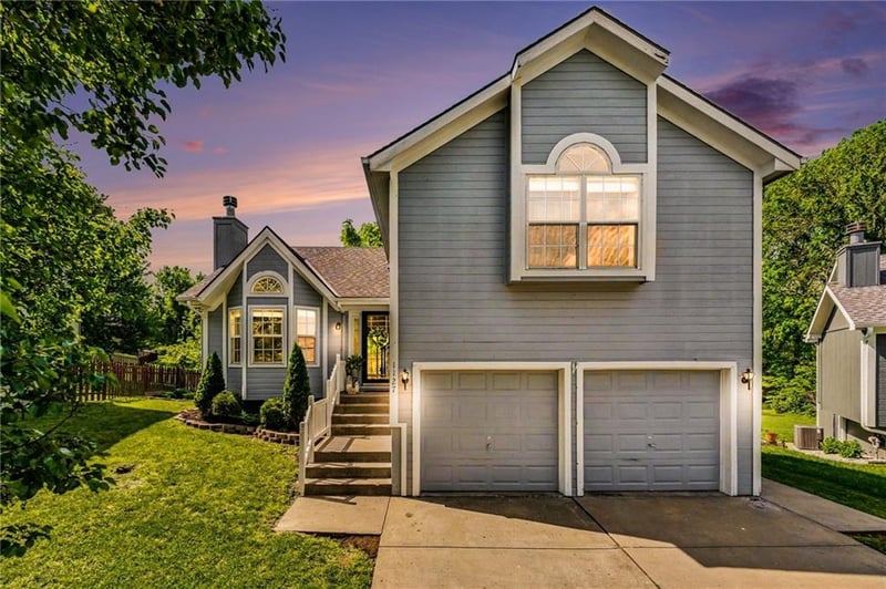 1127 Cardinal Dr, Liberty, MO 64068