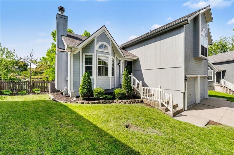 1127 Cardinal Dr, Liberty, MO 64068