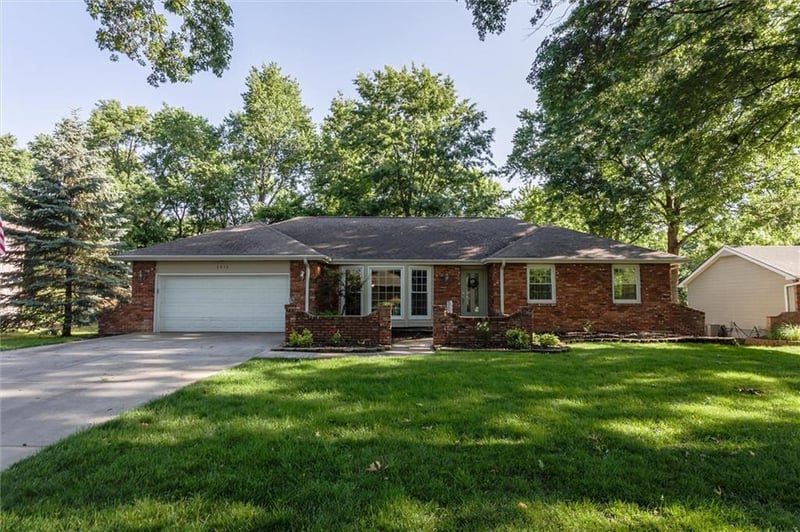 1016 Stratford Rd, Olathe, KS 66062