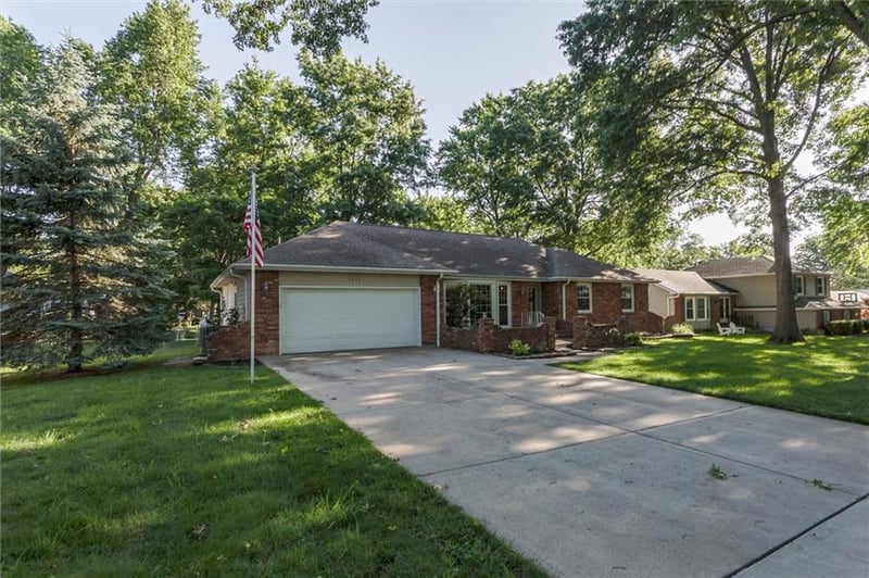 1016 Stratford Rd, Olathe, KS 66062