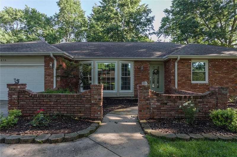 1016 Stratford Rd, Olathe, KS 66062