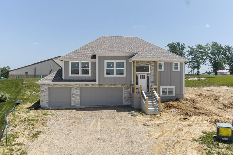15580 Sheridan Ct, Basehor, KS 66007