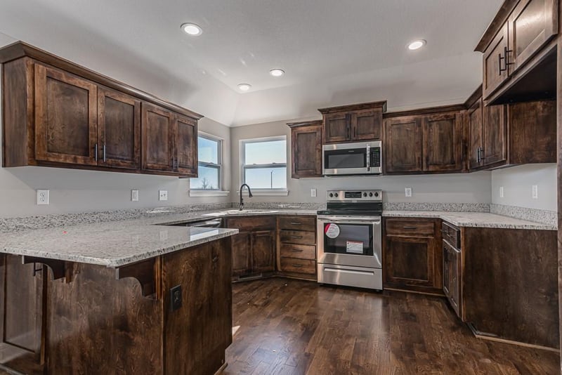 15580 Sheridan Ct, Basehor, KS 66007