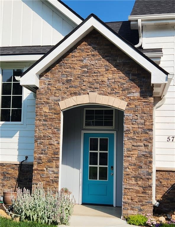 5716 Creekview Dr, Parkville, MO 64152