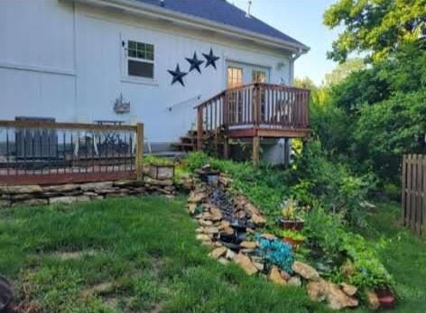 5716 Creekview Dr, Parkville, MO 64152