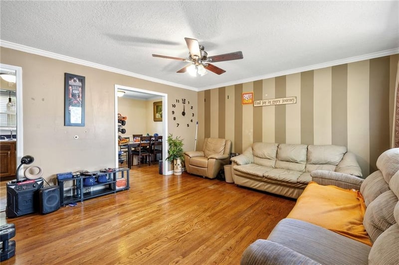 803 N Summit Cir, Blue Springs, MO 64015