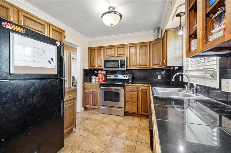 803 N Summit Cir, Blue Springs, MO 64015