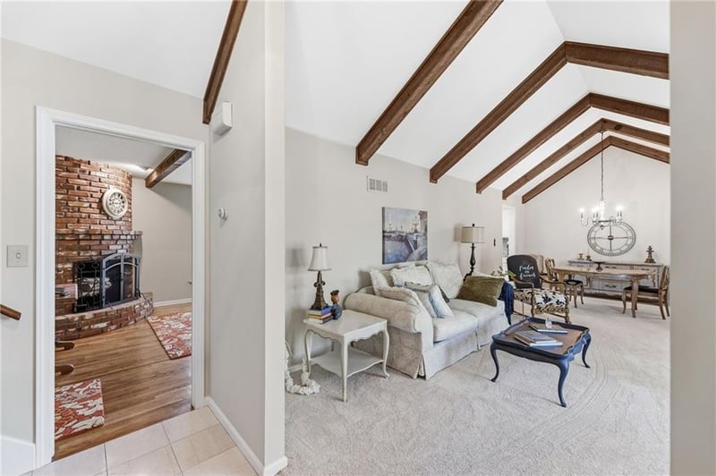 9912 Farley Ln, Overland Park, KS 66212