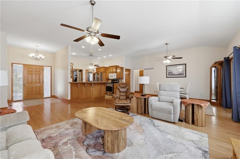 2126 Sparta Dr, Blue Springs, MO 64029