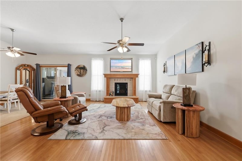 2126 Sparta Dr, Blue Springs, MO 64029