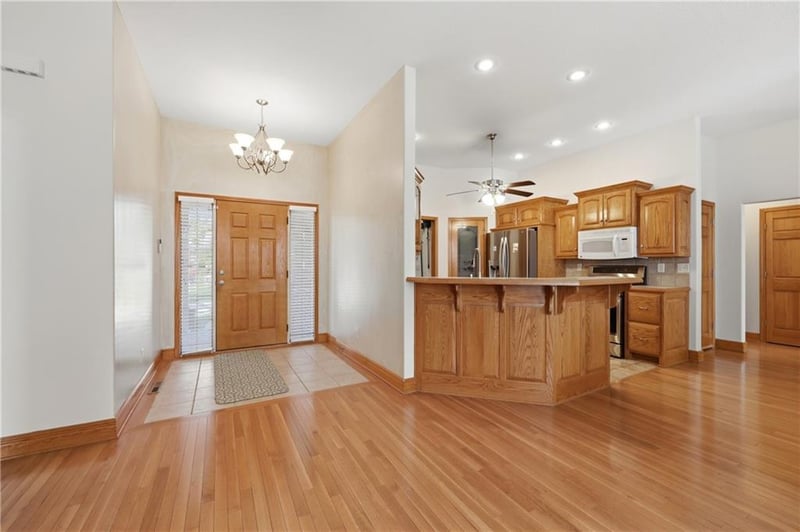 2126 Sparta Dr, Blue Springs, MO 64029